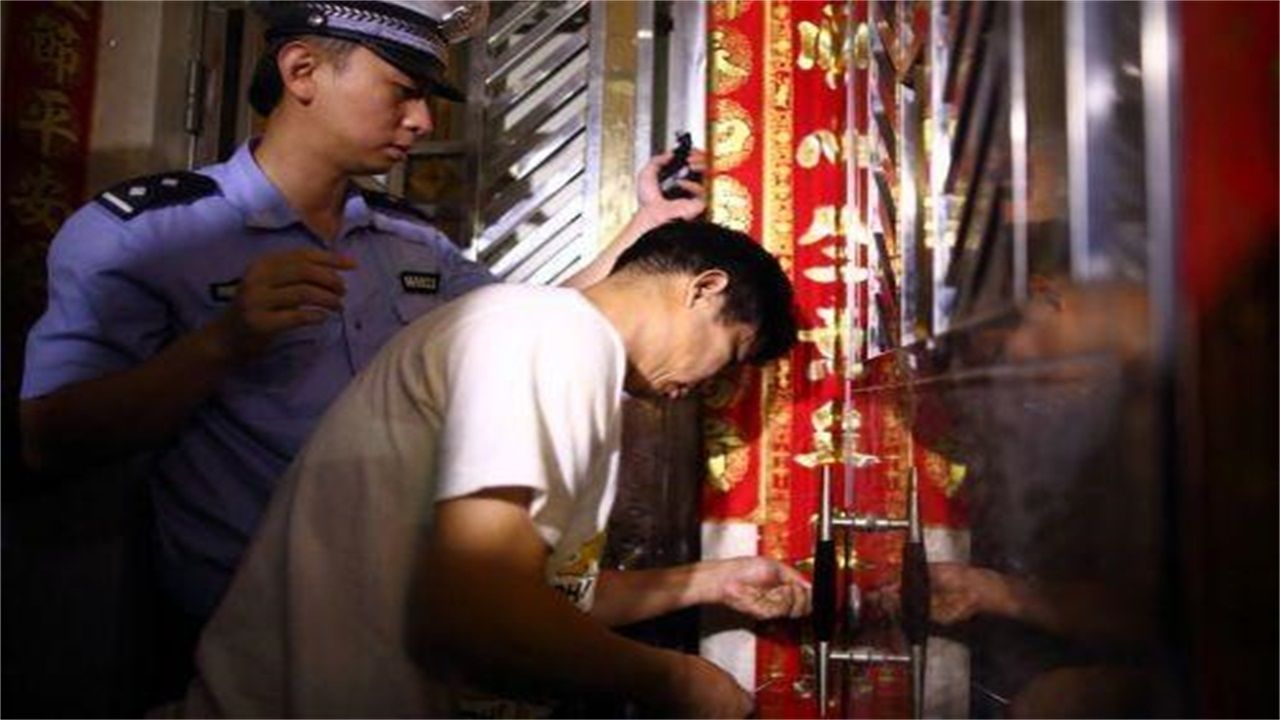 宜春请开锁师傅开了锁后，师傅为什么一般都不进门，就算主人请也不进去？